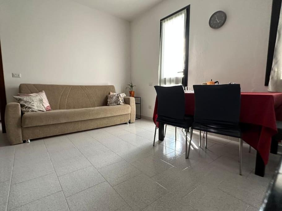 Апартаменты Mati Malpensa Con Navetta 20Eur Лонате-Поццоло Экстерьер фото